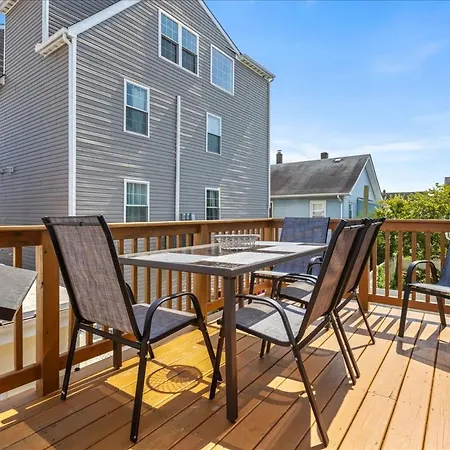 Modern 3Br Beach House - Sleeps 10